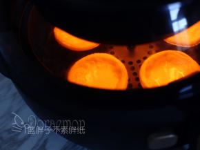 盖上空气炸锅盖子，空气炸锅自动继续蛋挞模式。