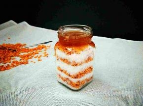 最上面一层放上一层蜂蜜