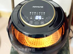 空气炸锅选择坚果模式，时间设置为20分钟。接着长按搅拌键，空气炸锅进入预热模式。