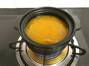 煮开后放入南瓜泥。