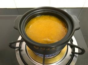 煮开后放入南瓜泥。