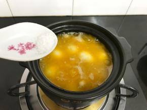 加少许盐调味。