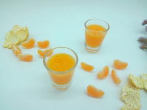 这是孩子自己榨的，平时不爱吃水果，榨成汁倒是喜欢吃了。