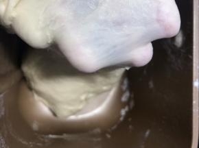 揉面15分钟后，面团可以扯出一个比较厚的膜