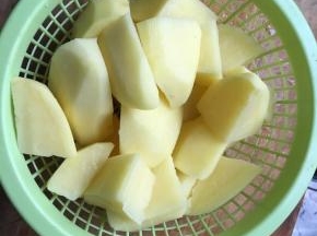 土豆去皮切块