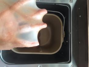 和成光滑的，并且能拉出薄膜的面团