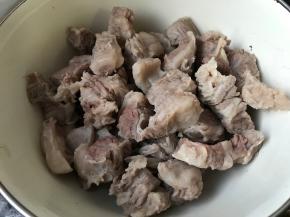 焯水后捞出备用