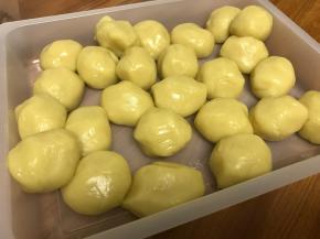 分成25克一个的面团