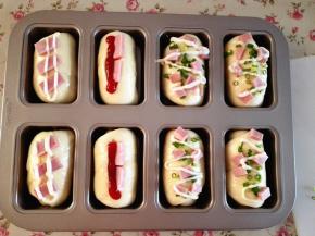 12.	根据自己的喜好，挤在沙拉酱和番茄酱，