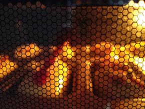 13.	烤箱预热，中层，上下火，170度，烤25分钟左右，