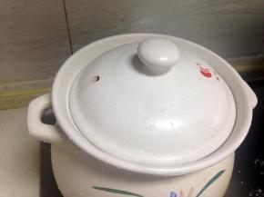 盖上盖子大火煮开转小火煲至1~2小时