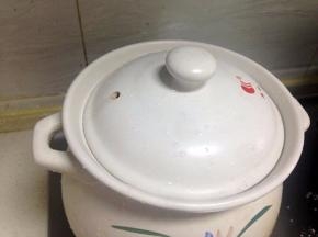 盖上盖子大火煮开转小火煲至1~2小时