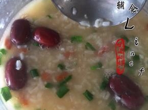 再撒入葱花拌均匀即可食用