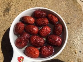 红枣、枸杞、麦冬先洗净待用