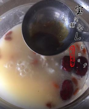 煲煮后加入少许酱油、少少许盐调色调味