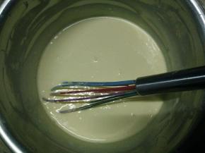 用蛋抽搅拌均匀至无干粉颗粒。