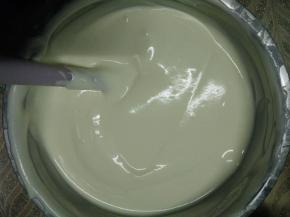 拌均匀的乳酪蛋糕糊。