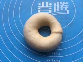 然后另一头对接包入捏紧即可。