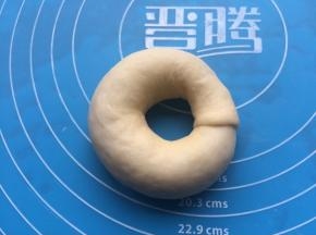 然后另一头对接包入捏紧即可。