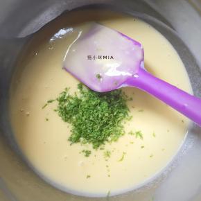 然后加入柠檬皮屑