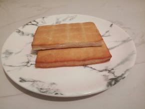 豆干2块，喜欢烟熏味的