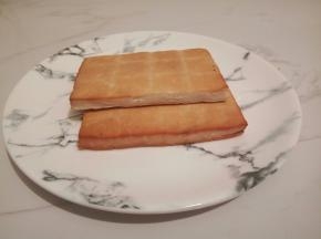 豆干2块，喜欢烟熏味的