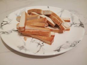豆干切小块
