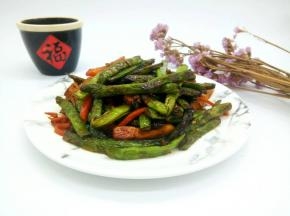 四季豆表皮微皱，趁热吃，香！