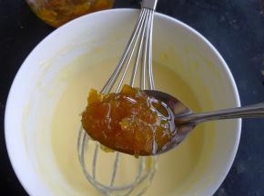 加入少许糖渍橙皮。没有也可以不加。