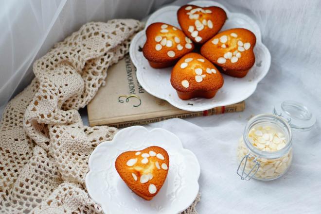 爱心杏仁片海绵蛋糕