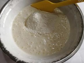 然后加入低粉切拌。