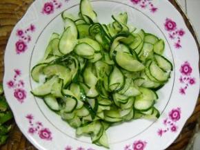 挤净水分备用。