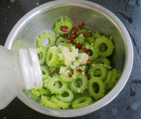 加入少量味精。