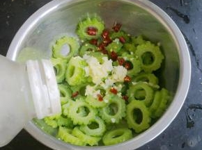 加入少量味精。