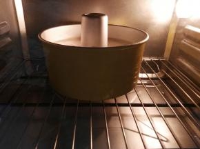 放入预热好的烤箱内，下层，165度，35分钟