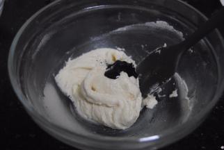 取1/4原色的杏仁糊出来