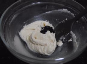 取1/4原色的杏仁糊出来