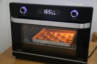 放入长帝空气烤箱45度发酵键晾皮至不粘手转入中下层，温度调至上下管空气烤165度20分钟即可