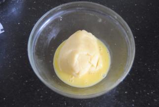 蛋液分5次加入，每次都拌匀