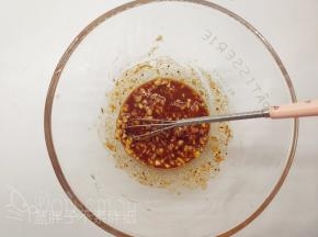 将所有腌料混合均匀。