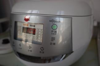 选择煮粥键，一个小时。不同锅具烹饪时间不同