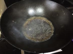 另起锅，倒入糖醋汁；