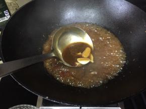 边搅拌，边收汁，让汁水浓稠；