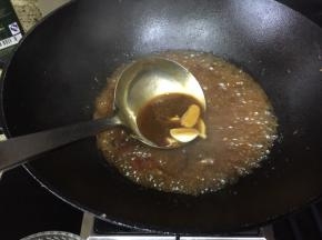 边搅拌，边收汁，让汁水浓稠；