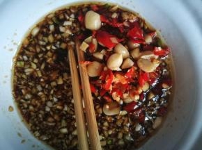 加入好吃的剁椒，不要太多，以免抢味