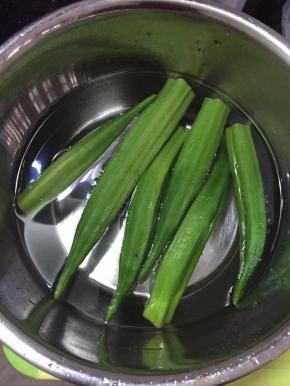 捞起放入冰水中。