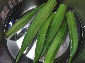 捞起放入冰水中。