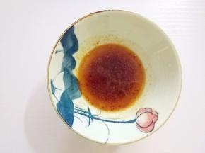 将酱料中的所有原材料混匀备用。