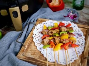 烤好的肉串取出来就可以开吃啦。