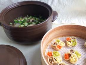 有吃的，有喝的，热热乎乎的一顿饭。